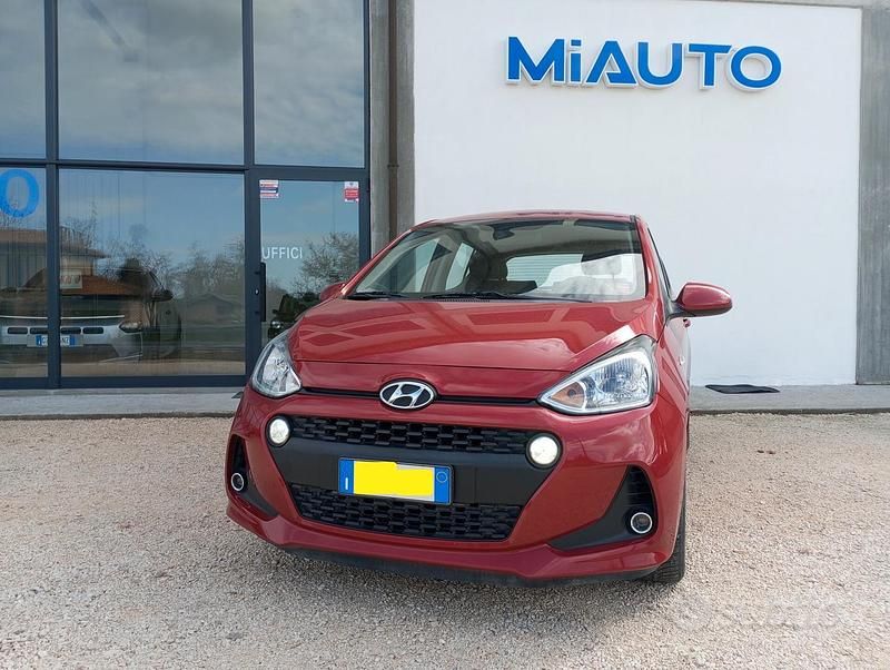 Usata Hyundai i10 Comfort 68 CV (50 kW) 2017 Rosso Utilitaria