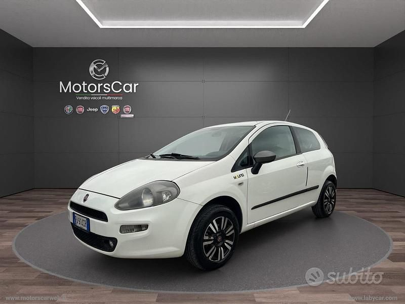 Usata Fiat Punto Young 77 CV (56 kW) 2015 Bianco Utilitaria