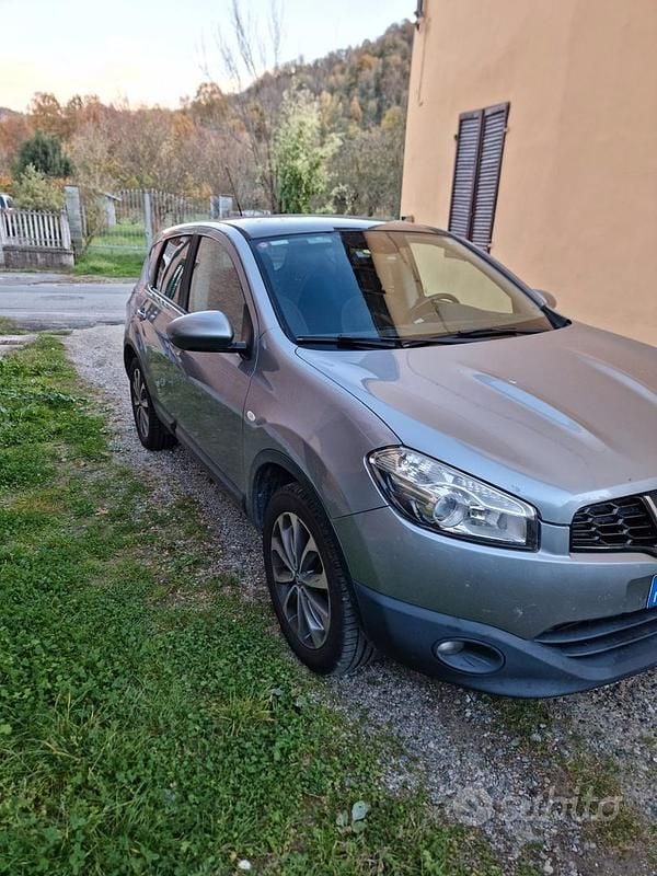 Usata Nissan Qashqai 150 CV (110 kW) 2011 Grigio SUV