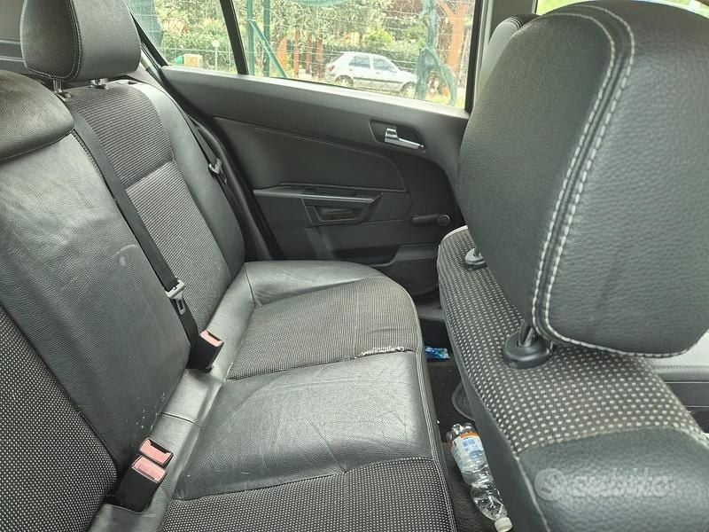 Usata Opel Astra 90 CV (66 kW) 2005 Nero Berlina