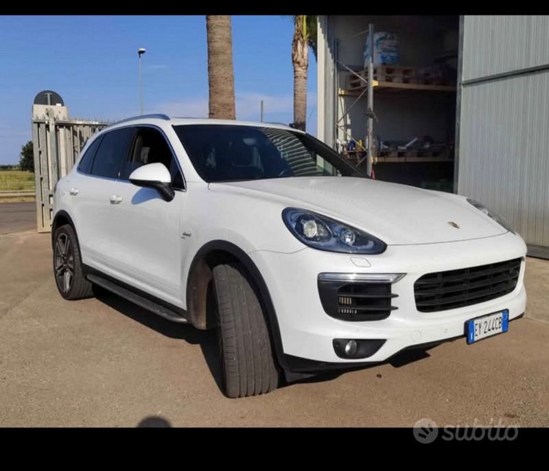 Usata 2015 Porsche Cayenne SUV | 27.900 € (Cara) - Immagine 1/4