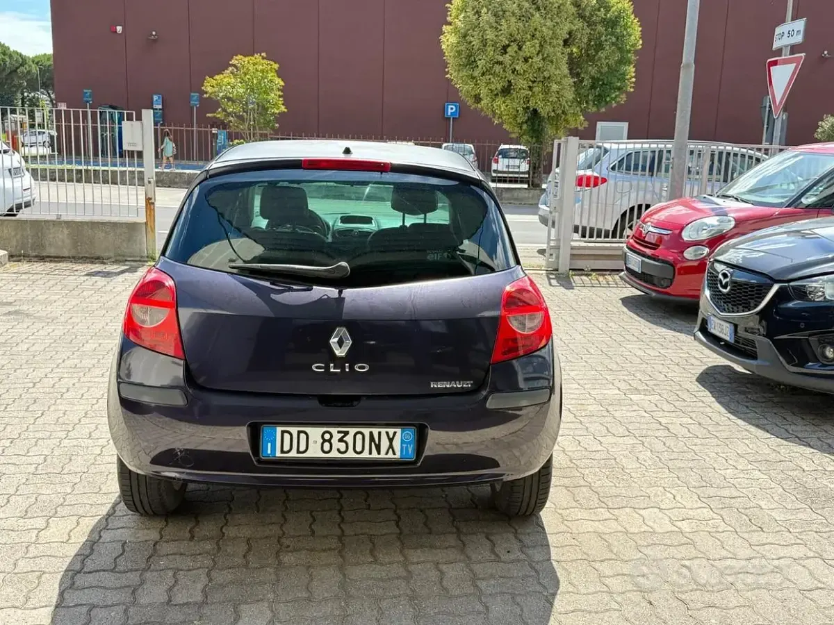 Usata Renault Clio II Luxe 75 CV (55 kW) 2006 Nero Berlina