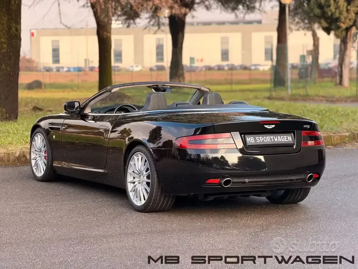 Usata Aston Martin DB9 457 CV (336 kW) 2005 Nero Cabrio