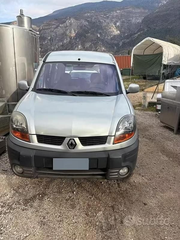 Usado Renault Kangoo 84 CV (61 kW) 2003 Gris Monovolumen