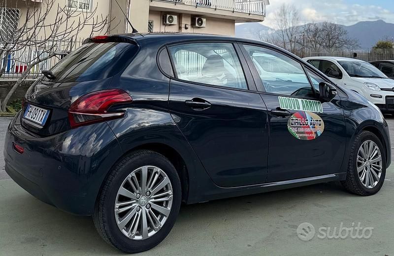 Usata Peugeot 208 75 CV (55 kW) 2017 Grigio Utilitaria
