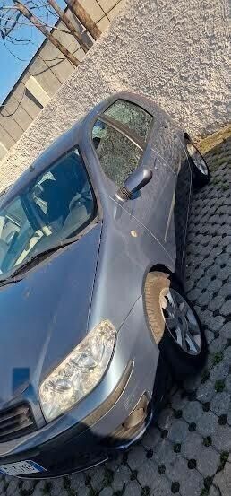 Usata Fiat Punto Emotion 80 CV (58 kW) 2004 Blu Utilitaria