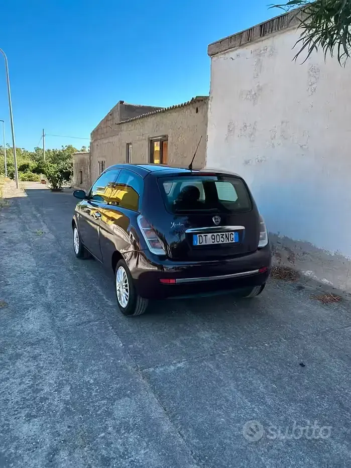 Usata Lancia Ypsilon 60 CV (44 kW) 2008 Viola Utilitaria