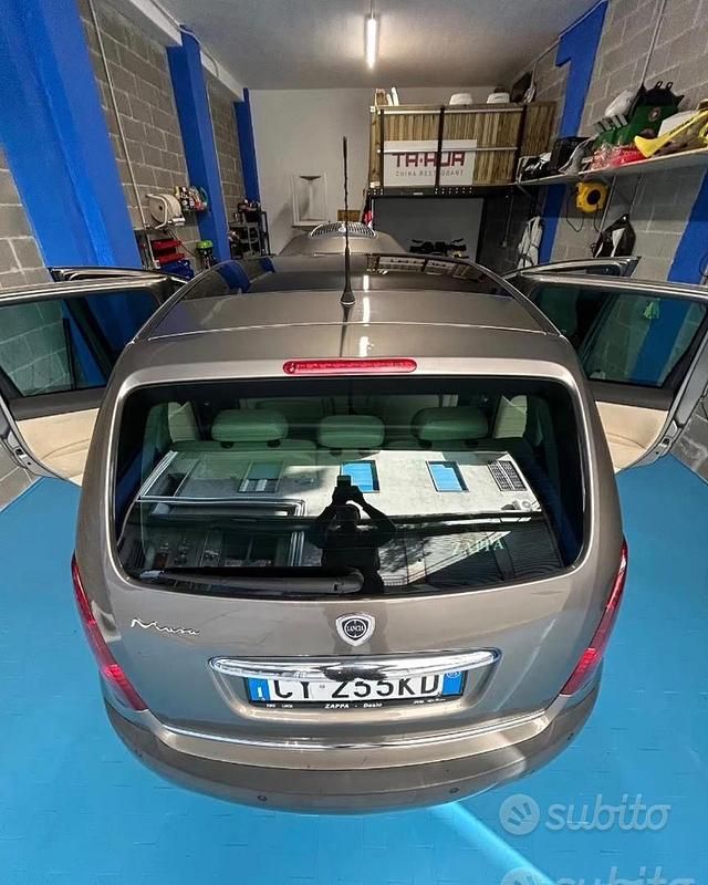 Usata Lancia Musa 95 CV (69 kW) 2005 Marrone Monovolume