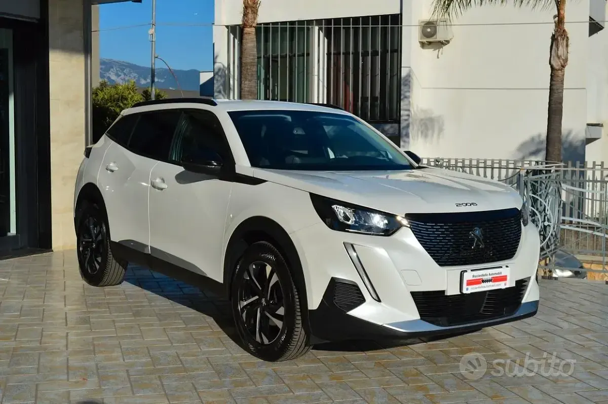 Usata Peugeot 2008 Allure 110 CV (80 kW) 2022 Madreperla SUV