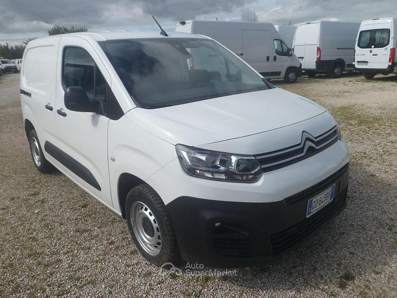 Usata Citroën Berlingo PureTech 101 CV (74 kW) 2021 Bianco Monovolume