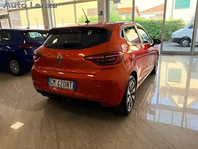Usata Renault Clio V Equilibre 90 CV (66 kW) 2023 Arancione Berlina