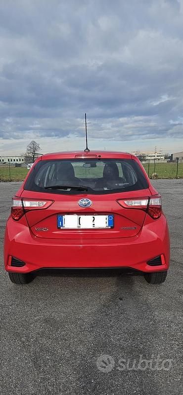Usata Toyota Yaris 73 CV (53 kW) 2020 Rosso Utilitaria