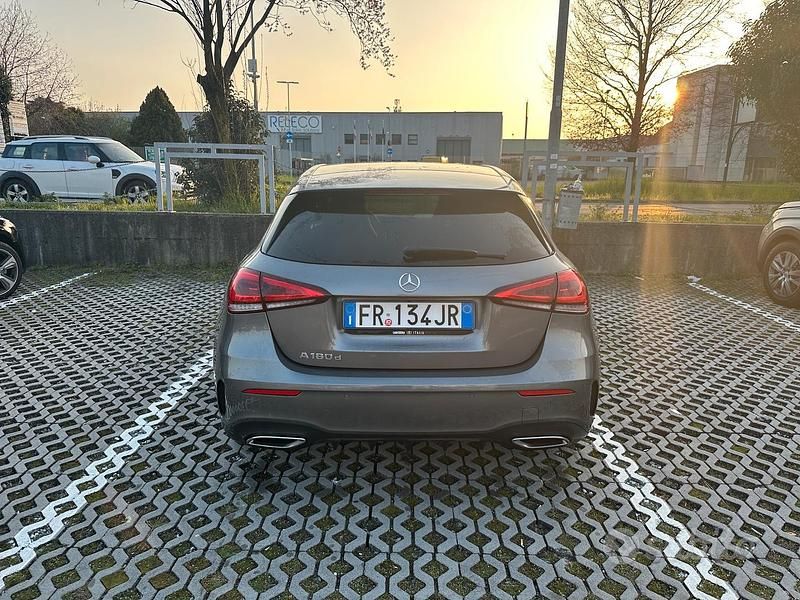Usata Mercedes A180 Premium 116 CV (85 kW) 2018 Grigio Berlina