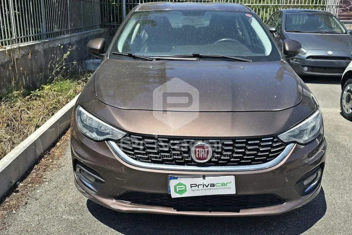 Usata Fiat Tipo Easy 95 CV (69 kW) 2016 Marrone Berlina