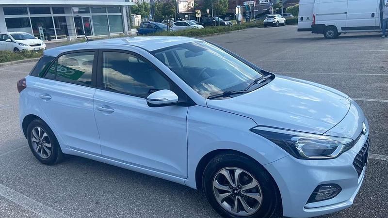 Usata Hyundai i20 75 CV (55 kW) 2019 Bianco Utilitaria