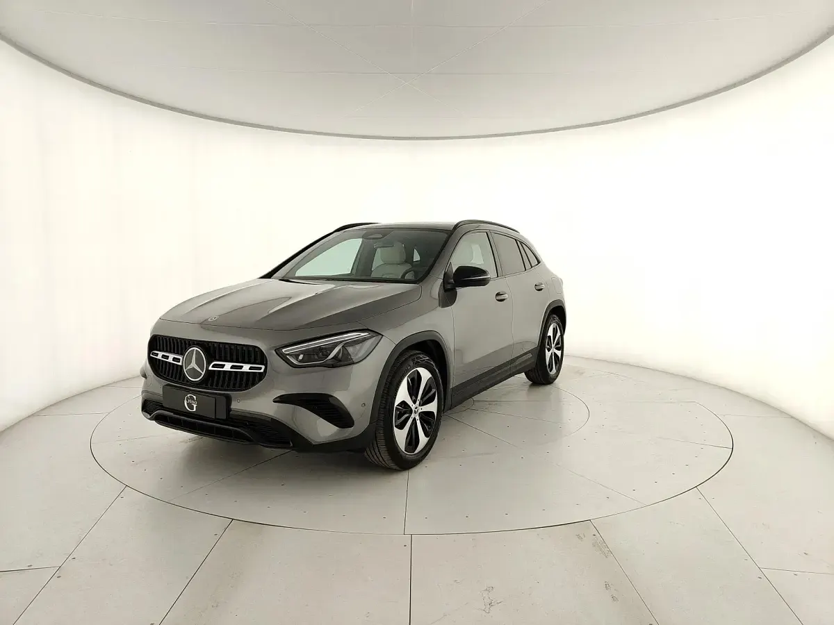Nuova Mercedes GLA180 Progressive 136 CV (100 kW) 2026 Nero notte SUV