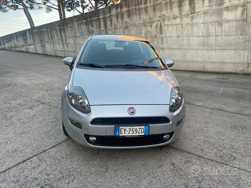 Usata Fiat Punto Lounge 85 CV (62 kW) 2015 Grigio Berlina