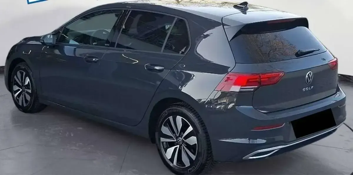 Usata VW Golf VIII Move 110 CV (80 kW) 2024 Grigio urano Berlina