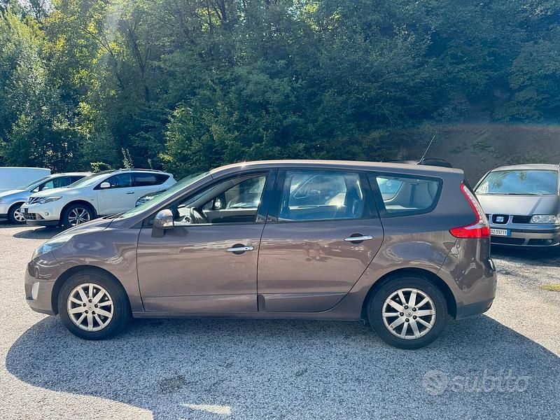 Usata Renault Scénic III Luxe 130 CV (95 kW) 2010 Marrone Monovolume