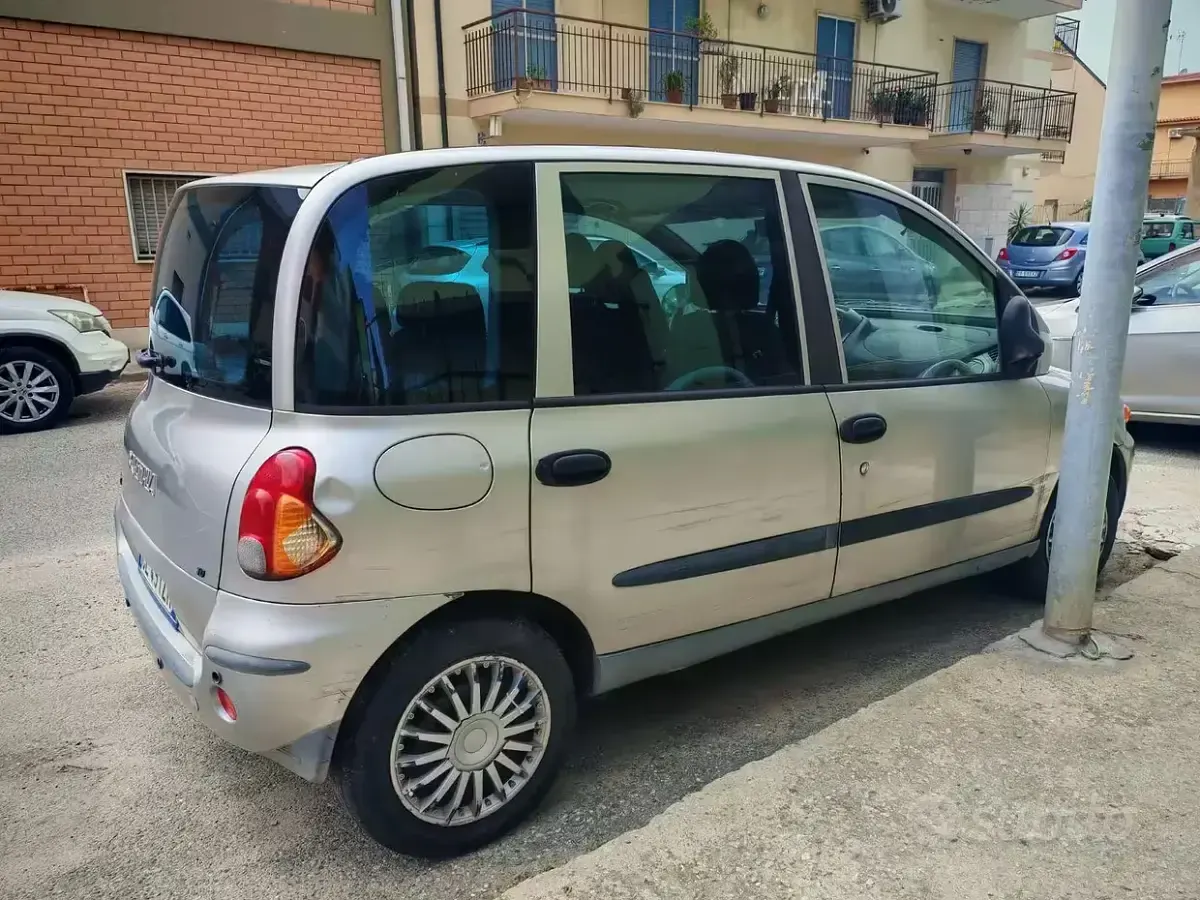 Usata Fiat Multipla 116 CV (85 kW) 2004 Grigio Monovolume