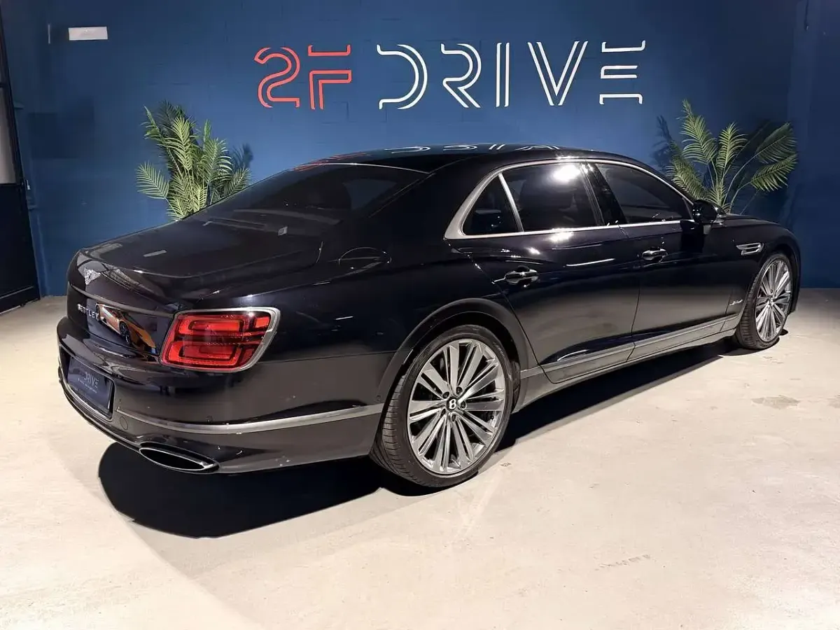 Usata Bentley Flying Spur 635 CV (467 kW) 2024 Nero Berlina