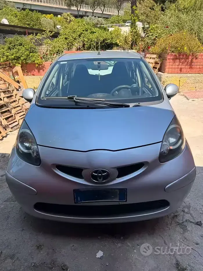 Usata Toyota Aygo 68 CV (50 kW) 2007 Grigio Utilitaria
