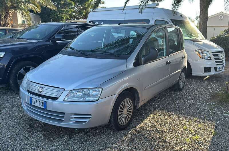 Argento Usata 2009 Fiat Multipla Active Monovolume | 3900 € (Cara) - Immagine 1/4