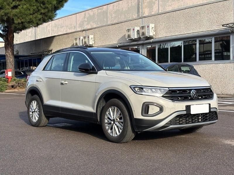 Occasion VW T-Roc Life 110 PK (80 kW) 2024 Beige SUV