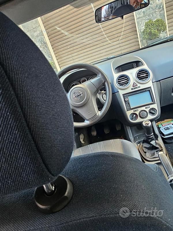 Usata Opel Corsa 75 CV (55 kW) 2007 Utilitaria