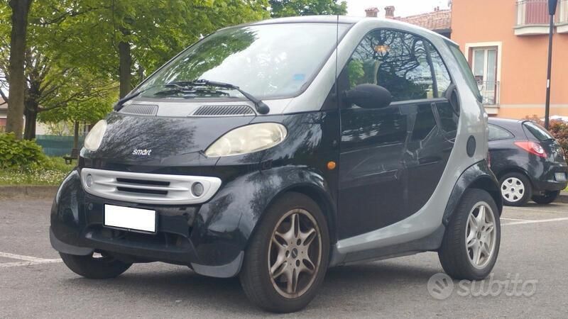 Nero Usata 1999 Smart ForTwo Coupé Due volumi | 1500 € (Ottimo prezzo) - Immagine 1/4