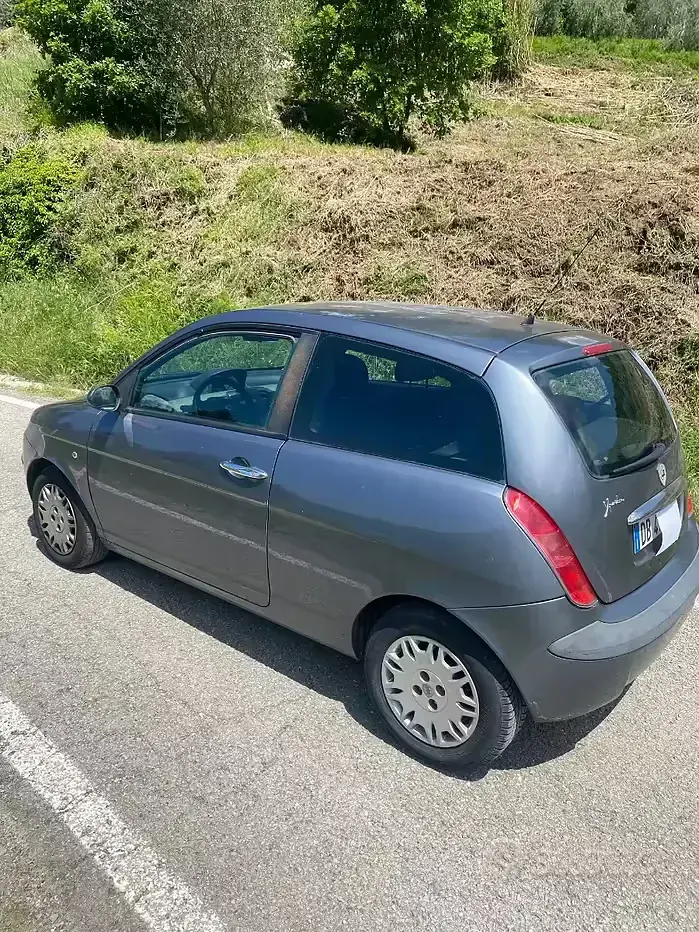 Usata Lancia Ypsilon 80 CV (58 kW) 2006 Grigio Utilitaria