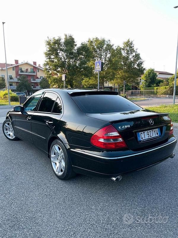 Usata Mercedes E280 231 CV (169 kW) 2005 Nero Berlina
