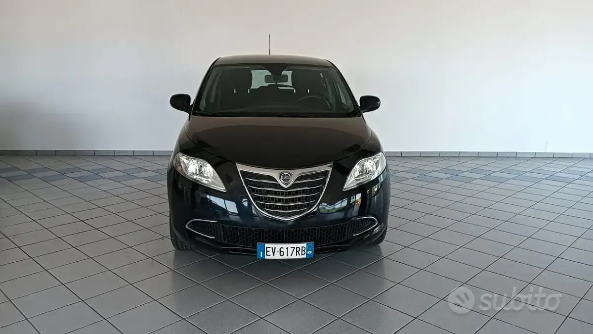 Usata Lancia Ypsilon Platinum 69 CV (50 kW) 2014 Nero Utilitaria