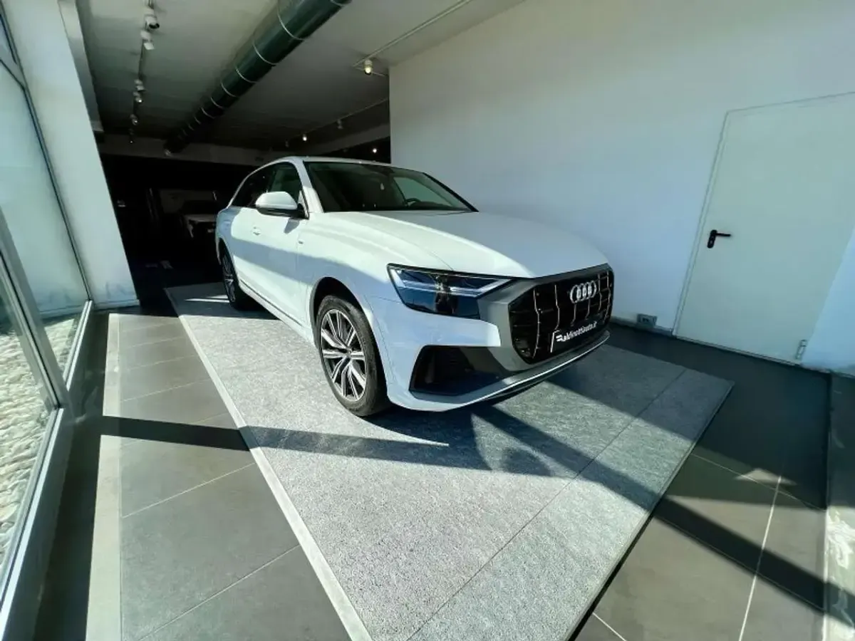 Usata Audi Q8 Sport 286 CV (210 kW) 2021 Bianco SUV