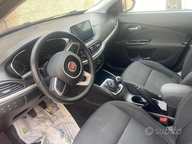 Usata Fiat Tipo 2017 Rosso Utilitaria