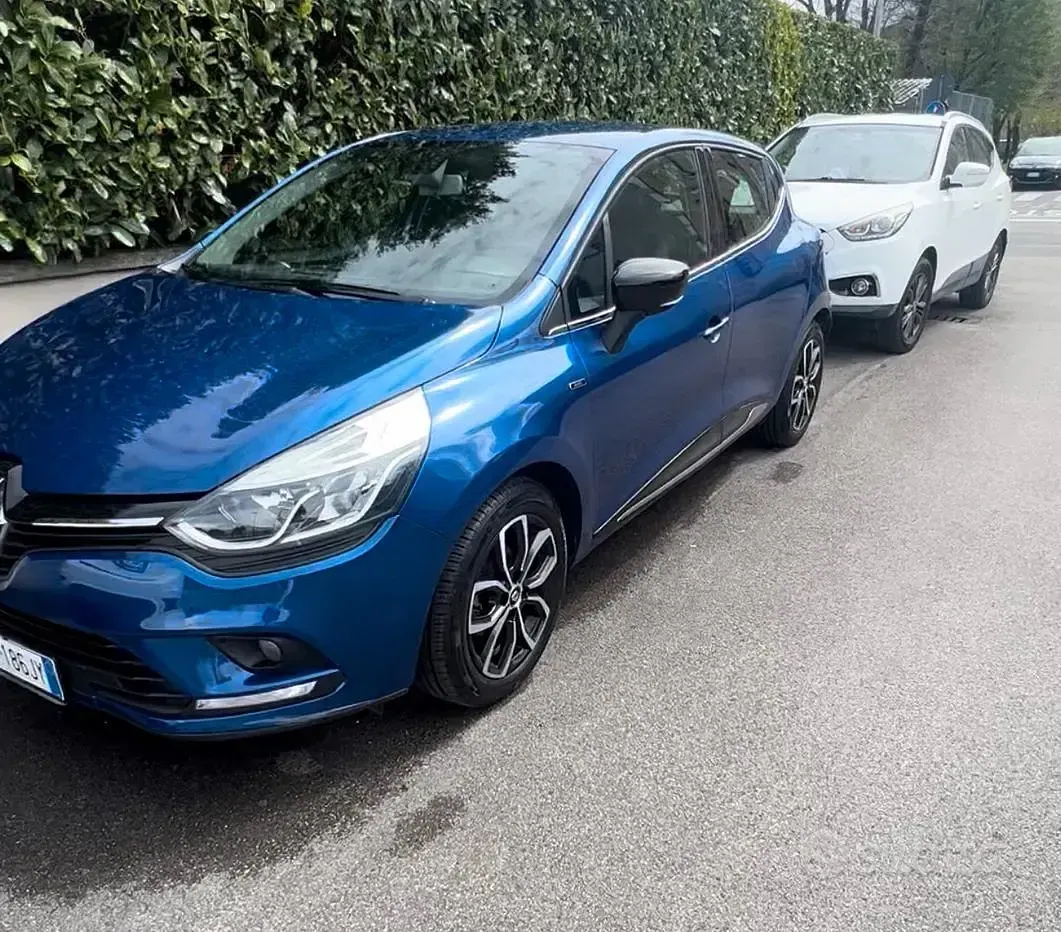 Usado Renault Clio IV 76 CV (55 kW) 2018 Azul Utilitario