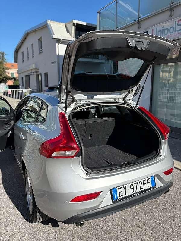 Usata Volvo V40 150 CV (110 kW) 2015 Argento Berlina