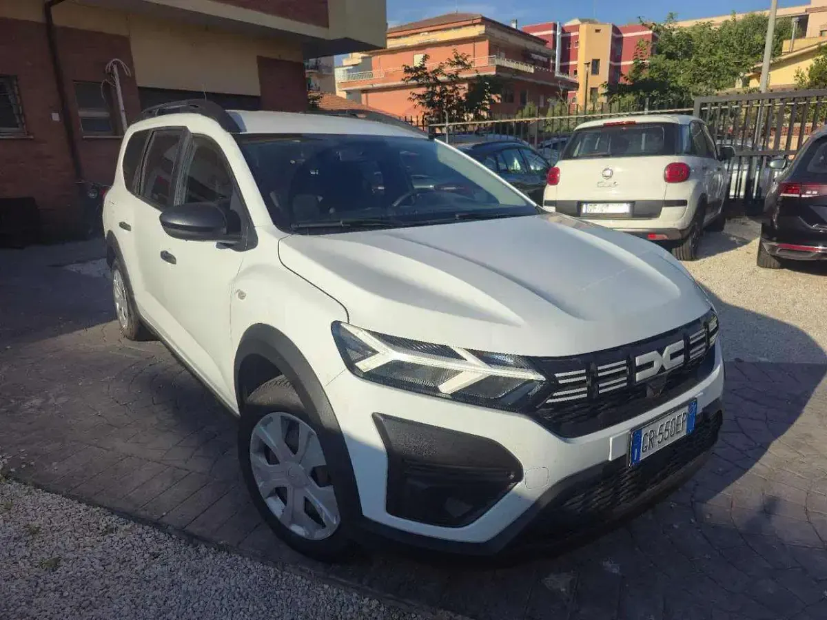 Usata Dacia Jogger Essentiel 101 CV (74 kW) 2023 Bianco Monovolume