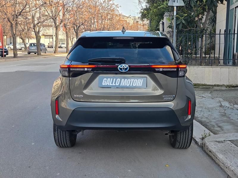 Usata Toyota Yaris Cross Lounge 92 CV (67 kW) 2022 Marrone SUV