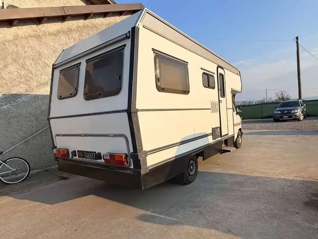 Usata Fiat Ducato 79 CV (58 kW) 1983 Beige Furgone