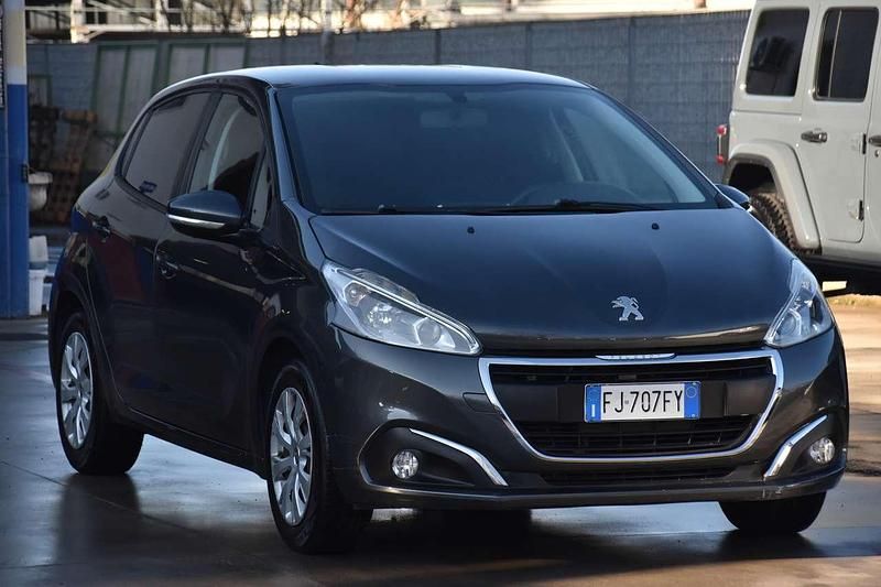 Usata Peugeot 208 Active 68 CV (50 kW) 2017 Grigio Utilitaria
