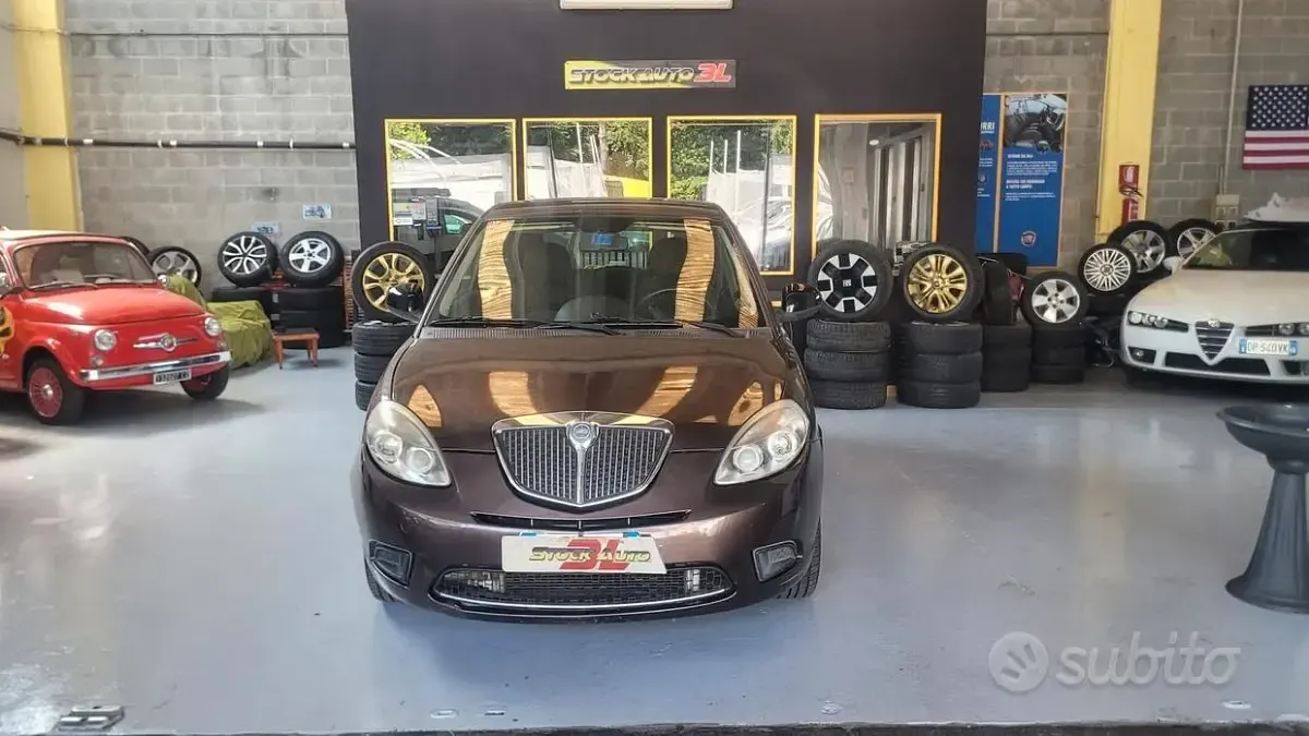 Usata Lancia Ypsilon 69 CV (50 kW) 2011 Marrone Utilitaria