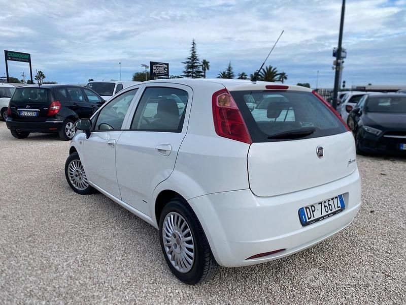 Usata Fiat Grande Punto Dynamic 65 CV (47 kW) 2008 Bianco Utilitaria