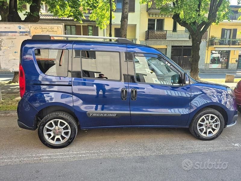 Usata Fiat Doblò Trekking 120 CV (88 kW) 2018 Blu Monovolume