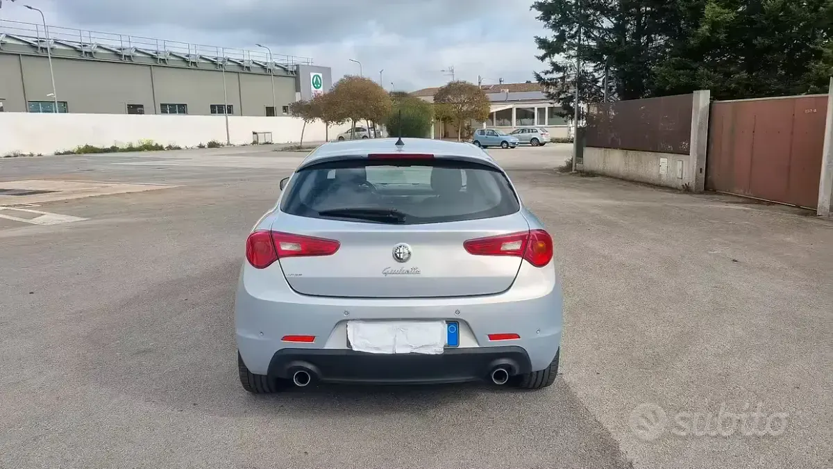 Usata Alfa Romeo Giulietta 82 CV (60 kW) 2016 Grigio Utilitaria