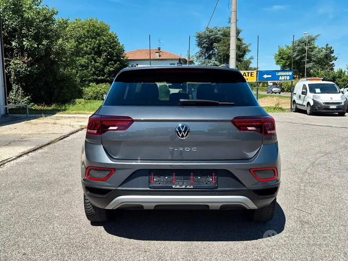 Usata VW T-Roc Life 110 CV (80 kW) 2022 Grigio SUV