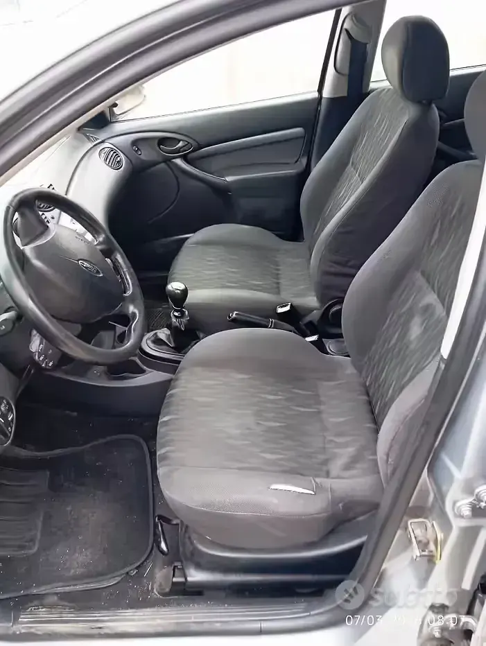 Usata Ford Focus 116 CV (85 kW) 2002 Grigio Berlina