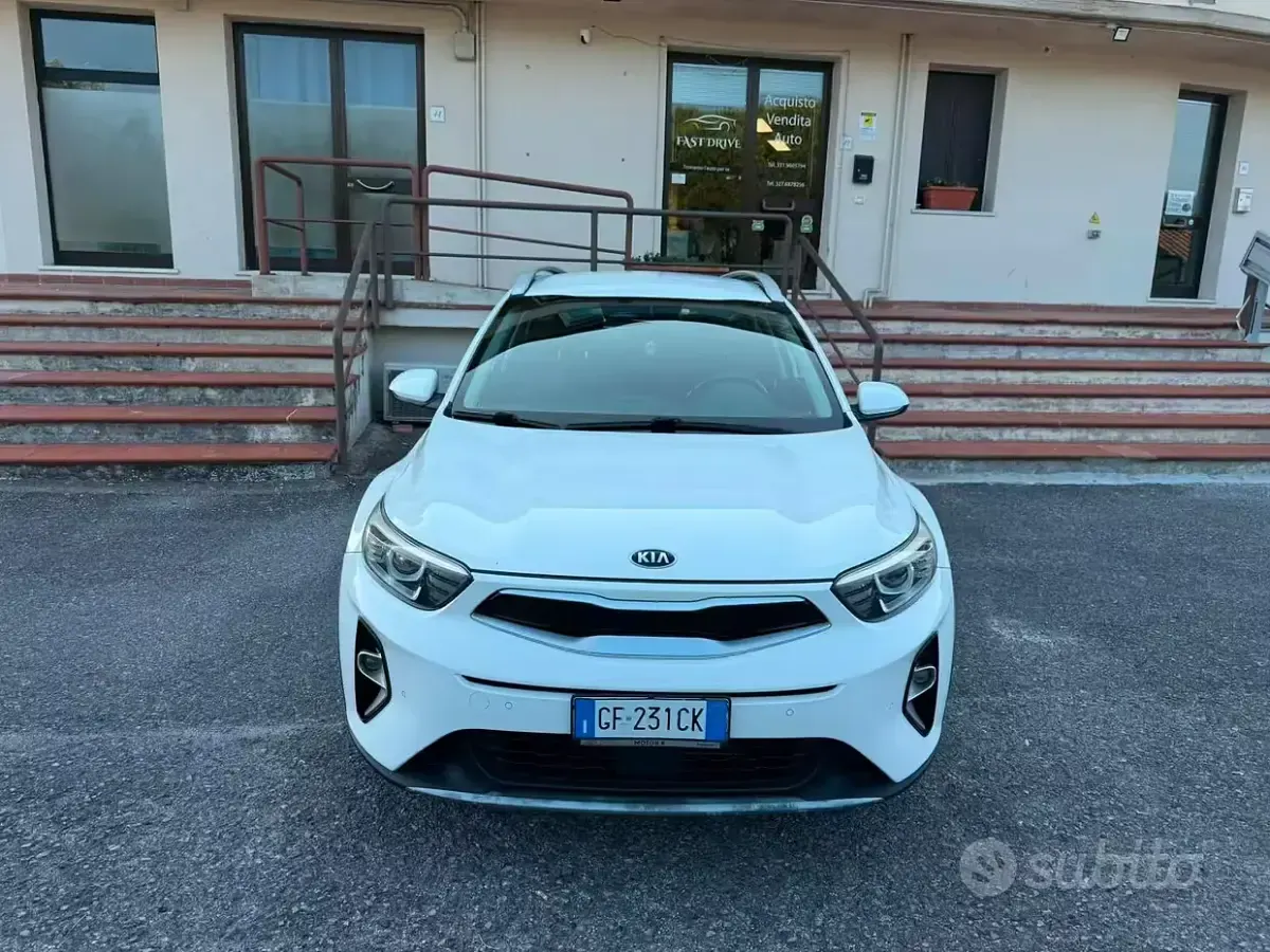 Usata Kia Stonic Style 82 CV (60 kW) 2021 Bianco SUV