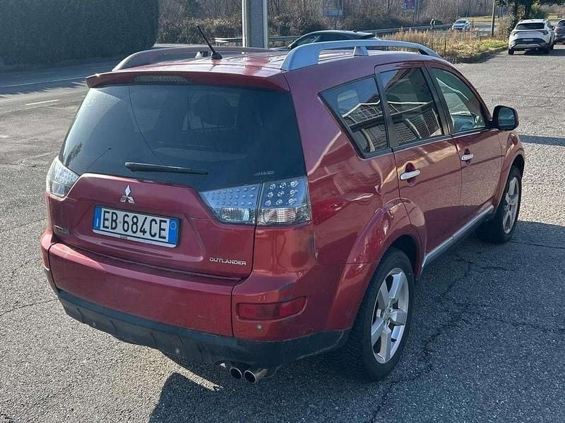 Usata Mitsubishi Outlander Instyle 156 CV (114 kW) 2010 Rosso SUV
