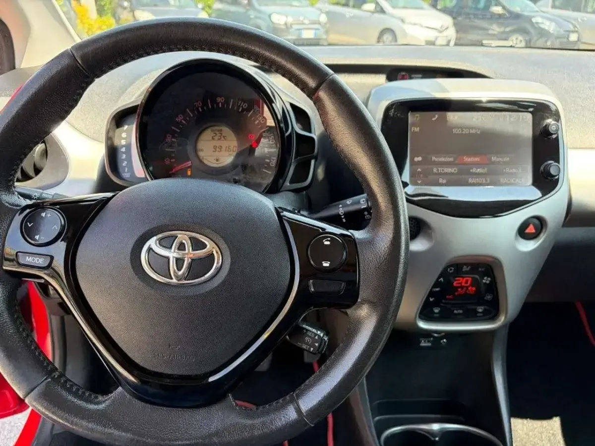 Usata Toyota Aygo X-clusiv 69 CV (50 kW) 2015 Rosso Utilitaria